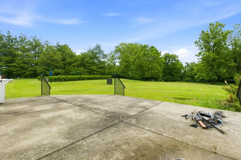 22 Timberwood Drive Simpsonville KY 40067