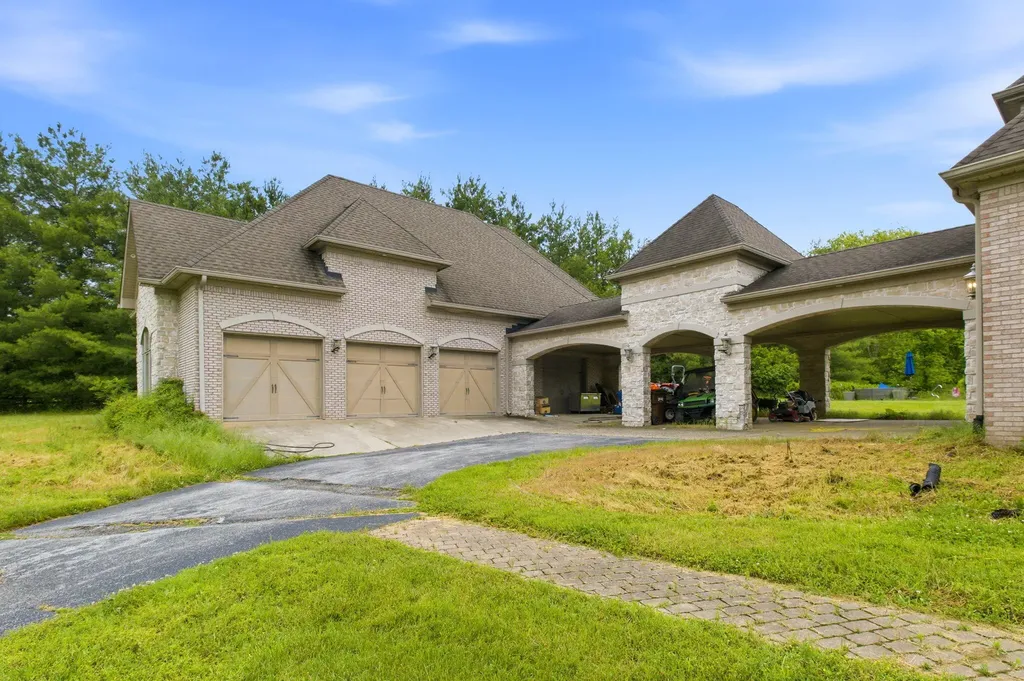 22 Timberwood Drive Simpsonville KY 40067