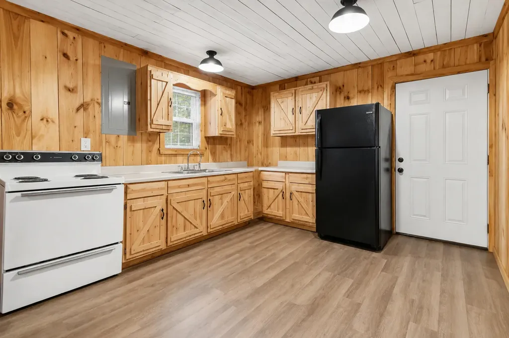 155 County Road Burnside KY 42519