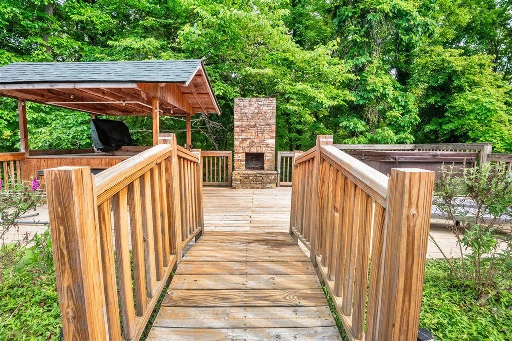 295 Buc Road Williamsburg KY 40769