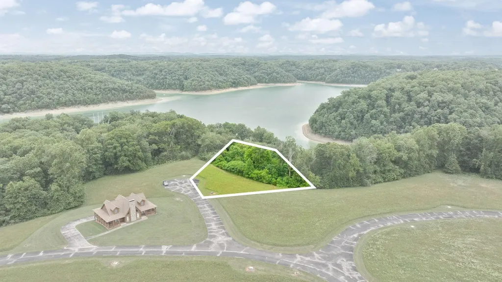 33 Peninsula Jamestown KY 42629
