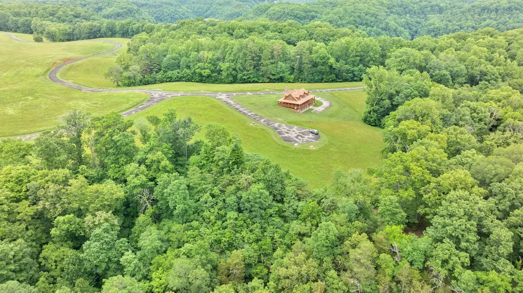 33 Peninsula Jamestown KY 42629