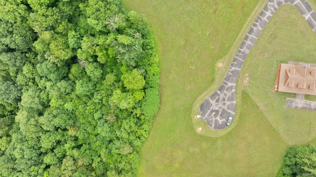 33 Peninsula Jamestown KY 42629