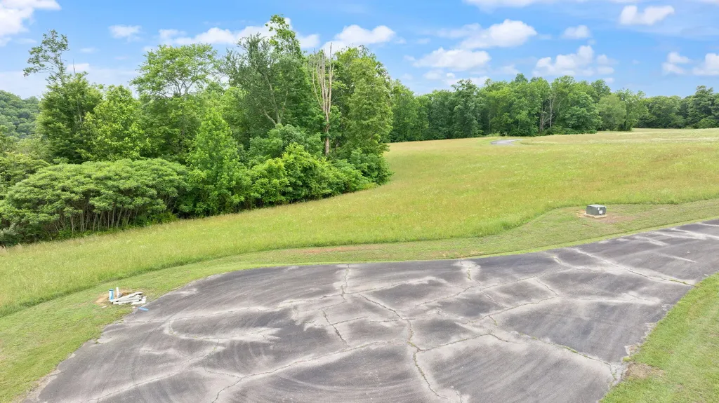 33 Peninsula Jamestown KY 42629