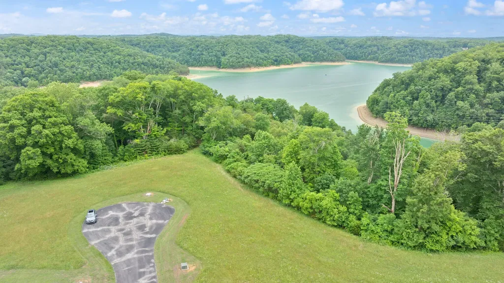 33 Peninsula Jamestown KY 42629