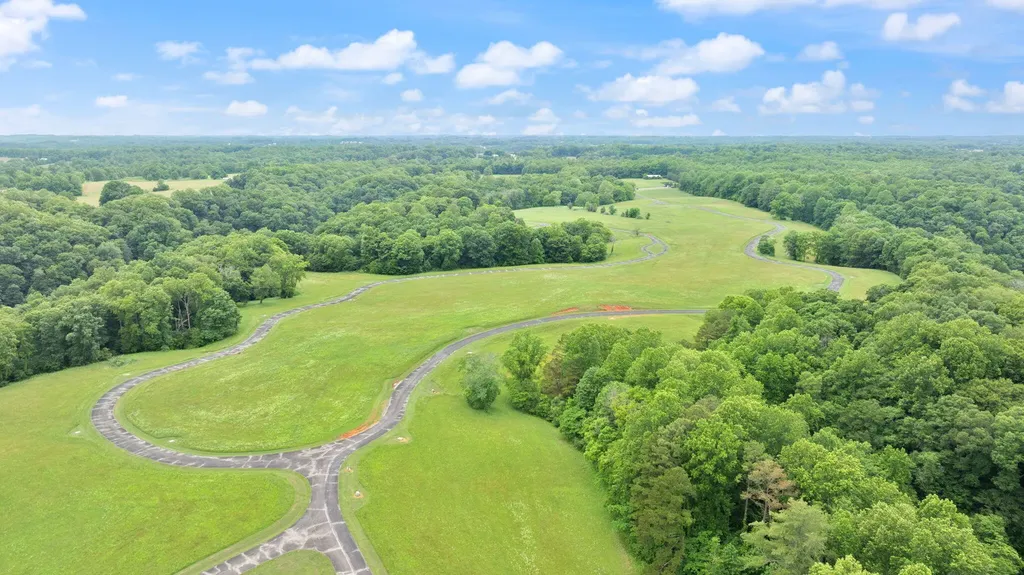 33 Peninsula Jamestown KY 42629