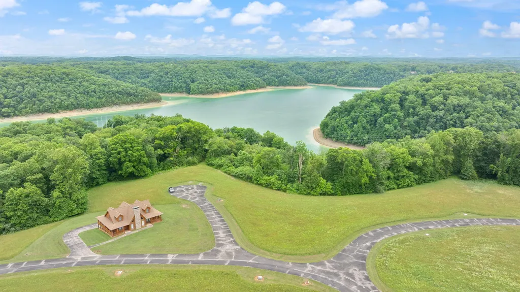 33 Peninsula Jamestown KY 42629