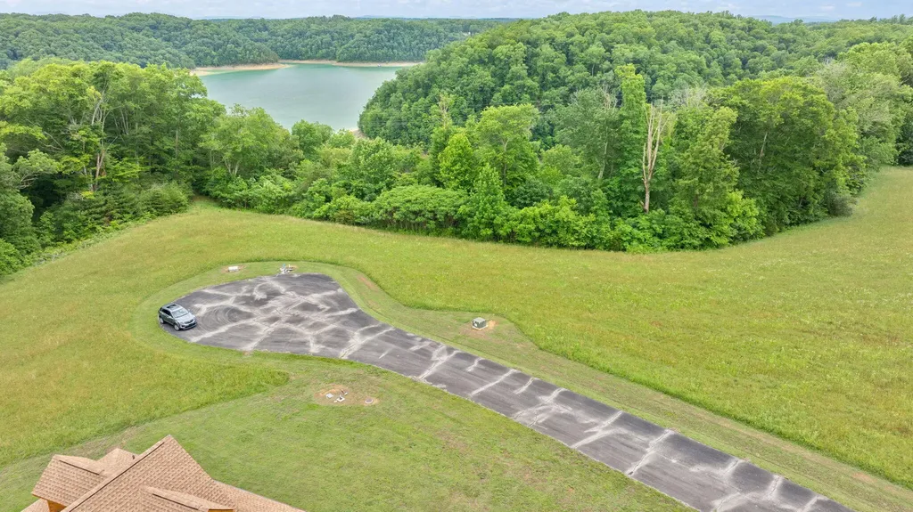 33 Peninsula Jamestown KY 42629