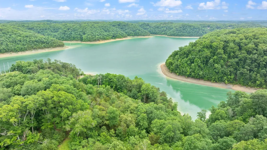 33 Peninsula Jamestown KY 42629
