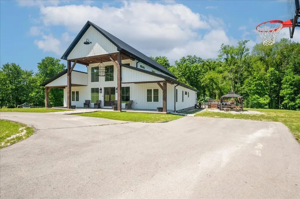 215 Heritage Heights Lane London KY 40741