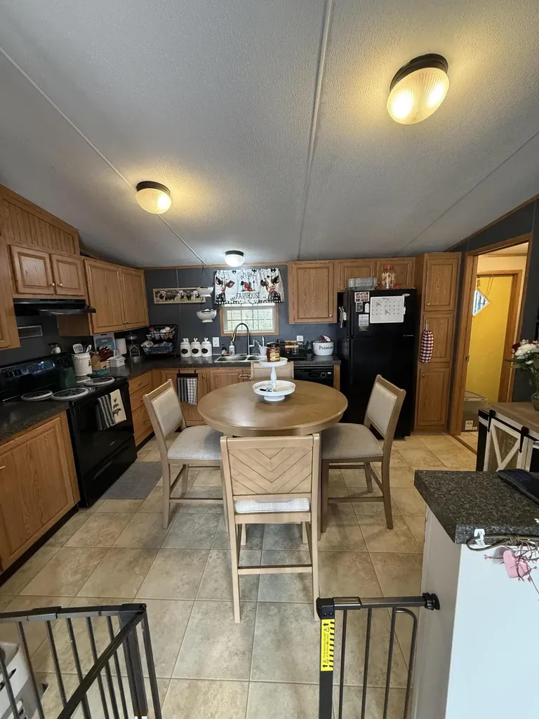 136 E Railroad Street Hustonville KY 40437