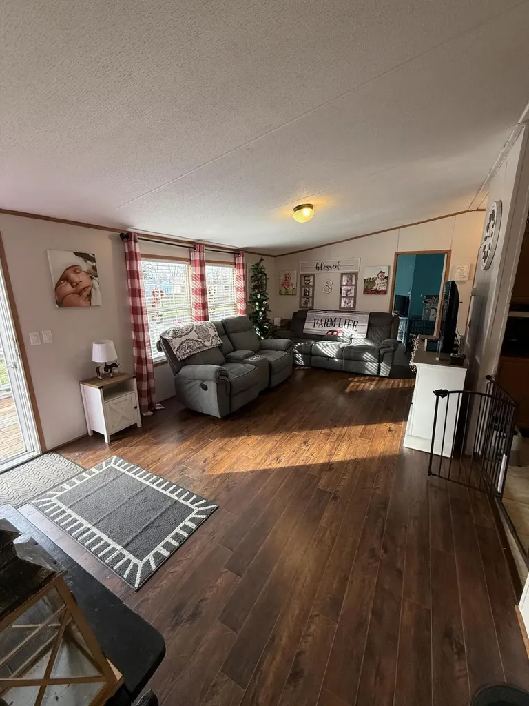 136 E Railroad Street Hustonville KY 40437