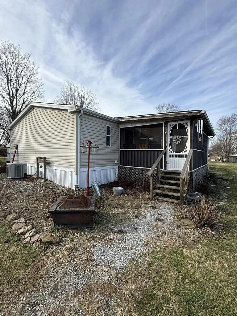 136 E Railroad Street Hustonville KY 40437