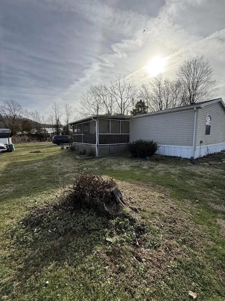 136 E Railroad Street Hustonville KY 40437