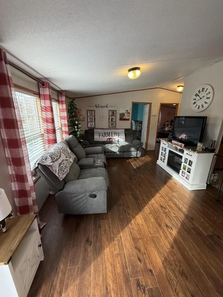 136 E Railroad Street Hustonville KY 40437