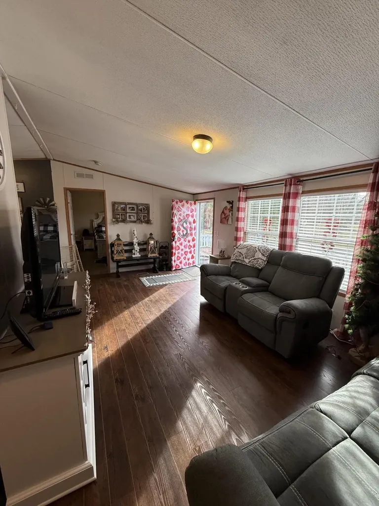136 E Railroad Street Hustonville KY 40437