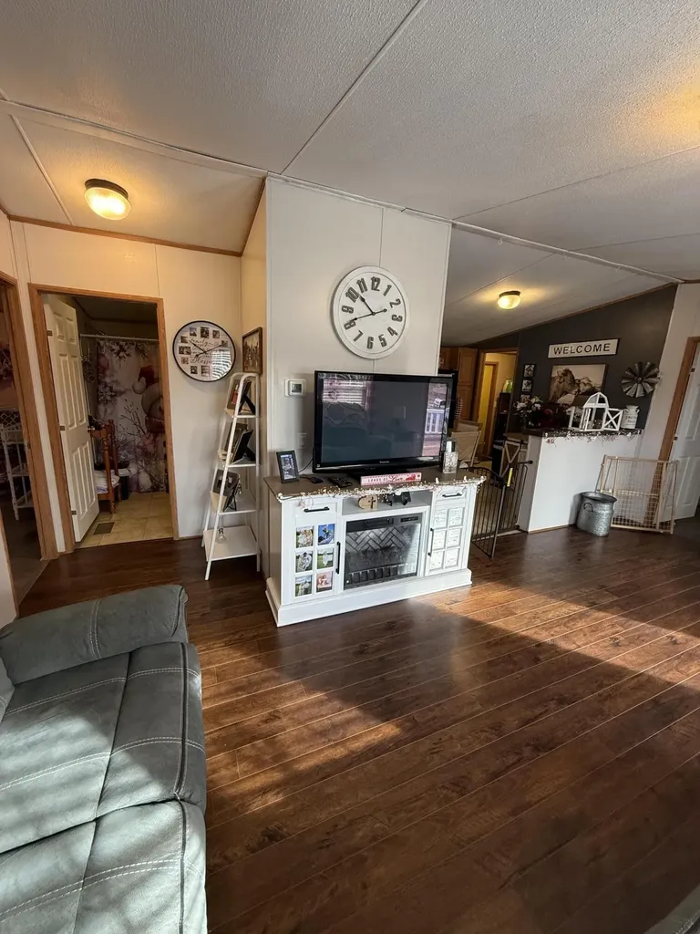 136 E Railroad Street Hustonville KY 40437