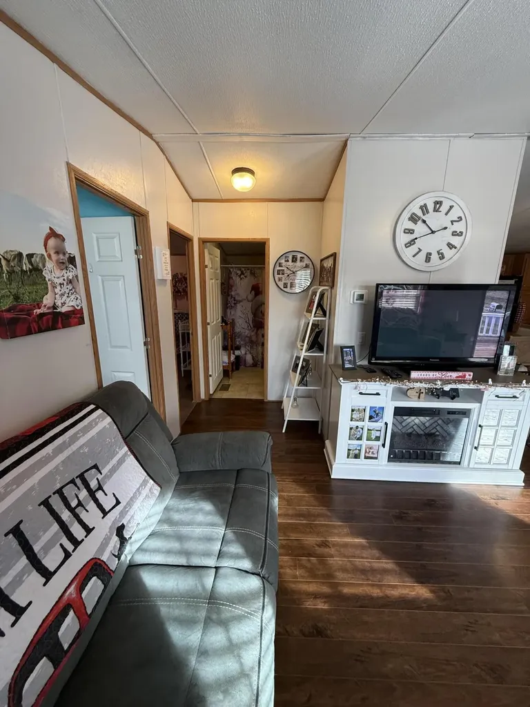 136 E Railroad Street Hustonville KY 40437