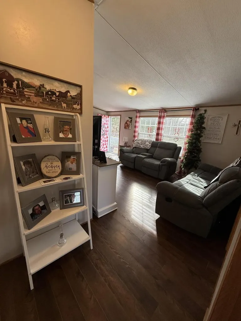 136 E Railroad Street Hustonville KY 40437