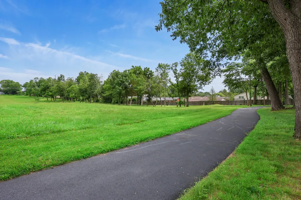 1112 Wood Glen Drive Frankfort KY 40601