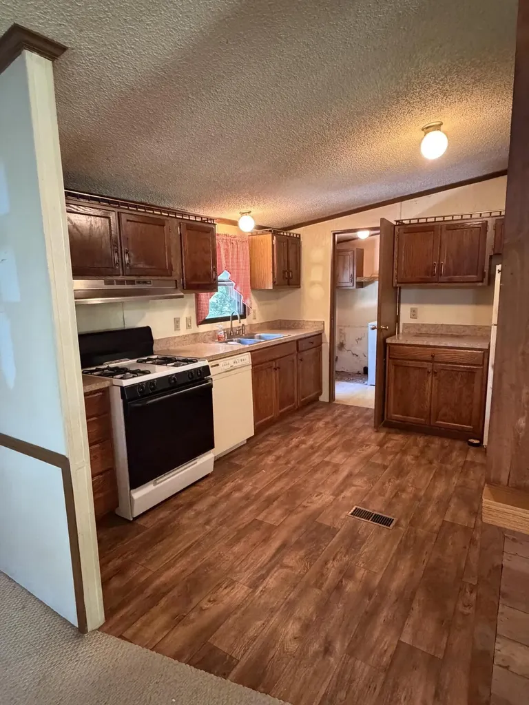 299 -301 Hideaway Hills Owenton KY 40359