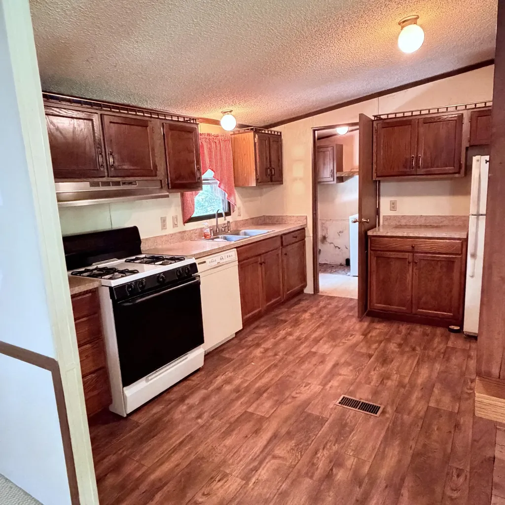 299 -301 Hideaway Hills Owenton KY 40359