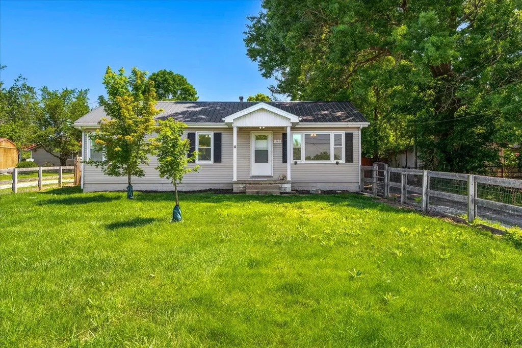 220 Locust Heights Nicholasville KY 40356