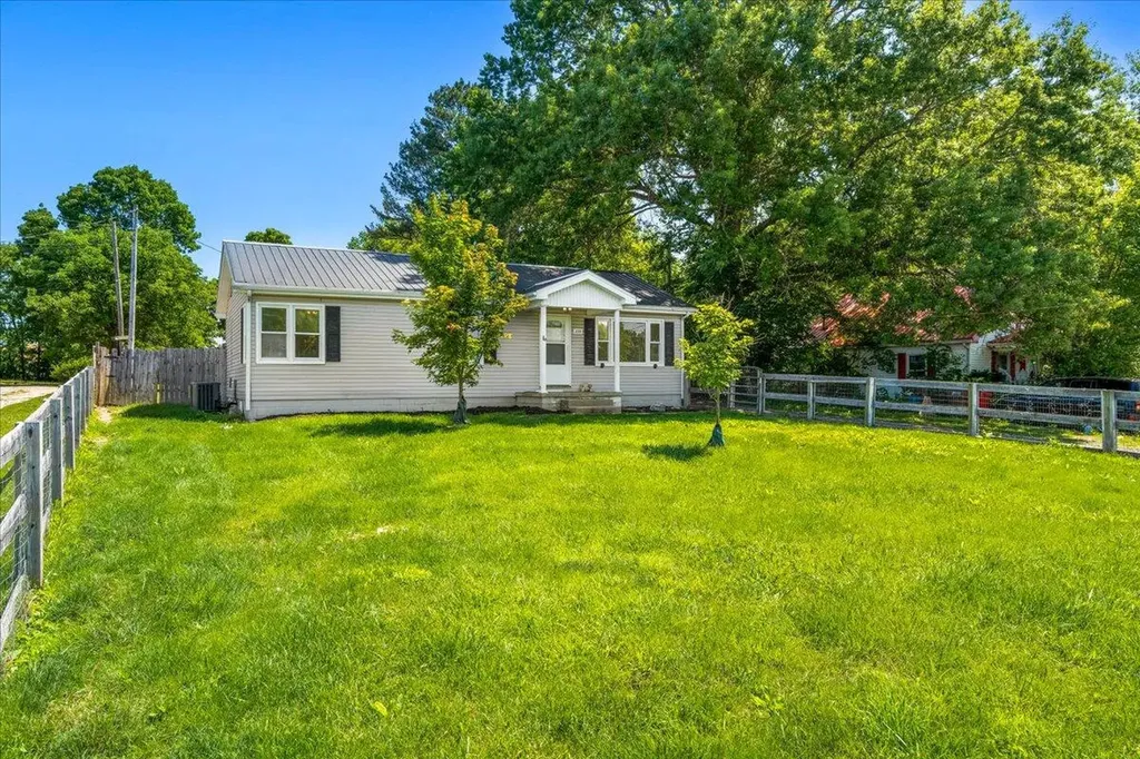220 Locust Heights Nicholasville KY 40356