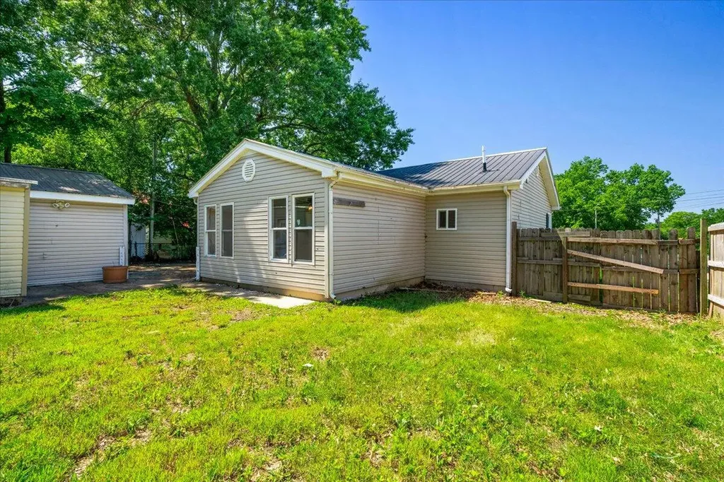 220 Locust Heights Nicholasville KY 40356
