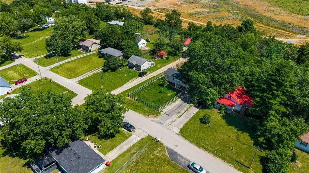 220 Locust Heights Nicholasville KY 40356