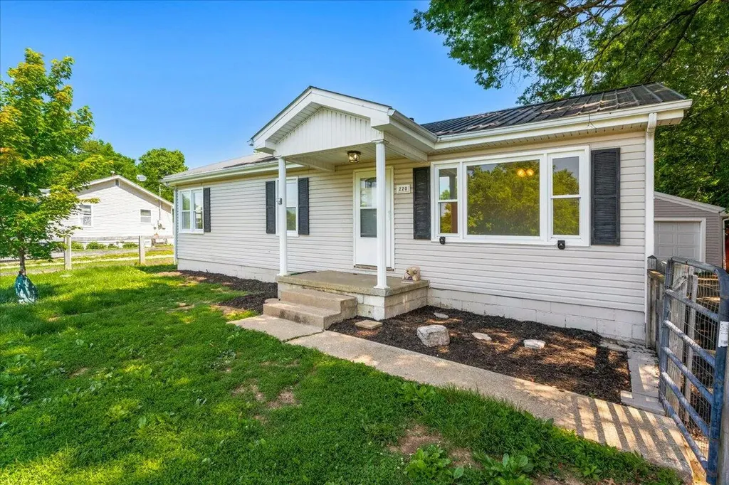 220 Locust Heights Nicholasville KY 40356
