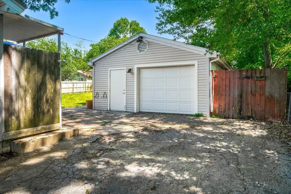 220 Locust Heights Nicholasville KY 40356