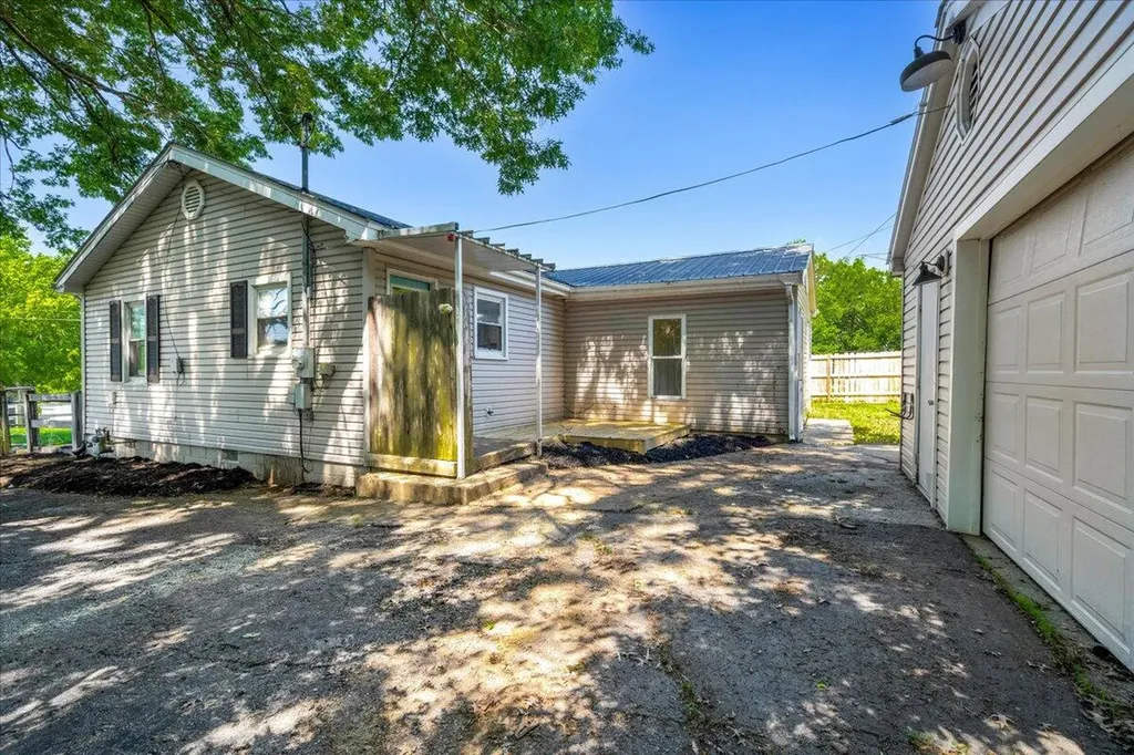 220 Locust Heights Nicholasville KY 40356