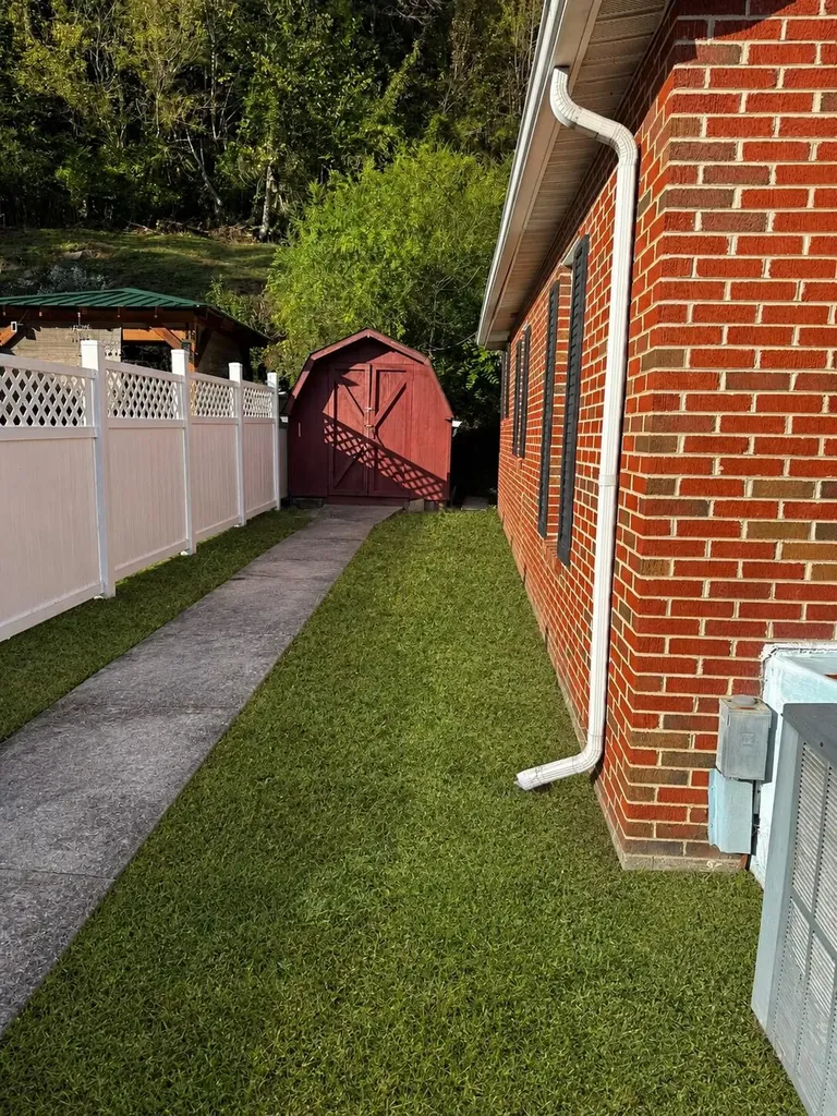 1426 Kentucky 40 Staffordsville KY 41256