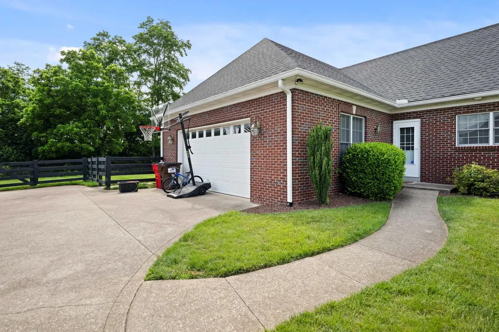 501 Hawthorne Drive Nicholasville KY 40356