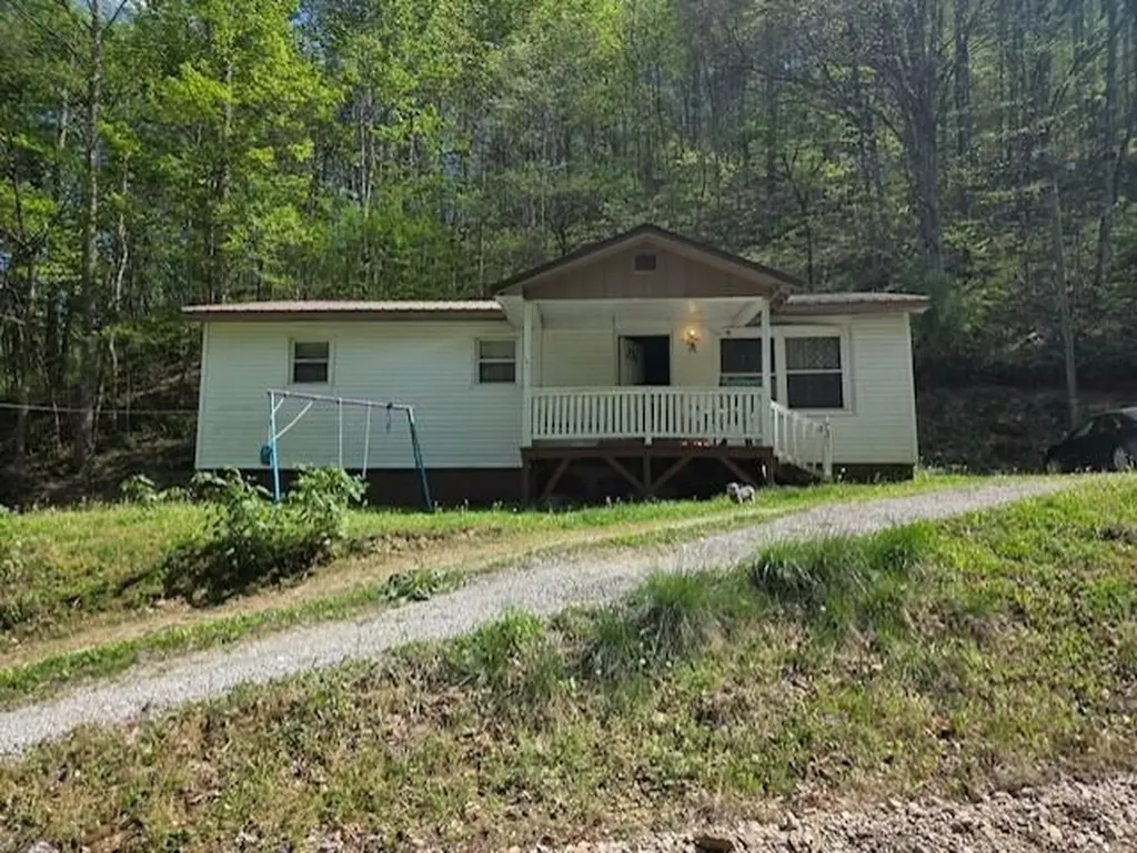 77 Butcher Knife Road Topmost KY 41862