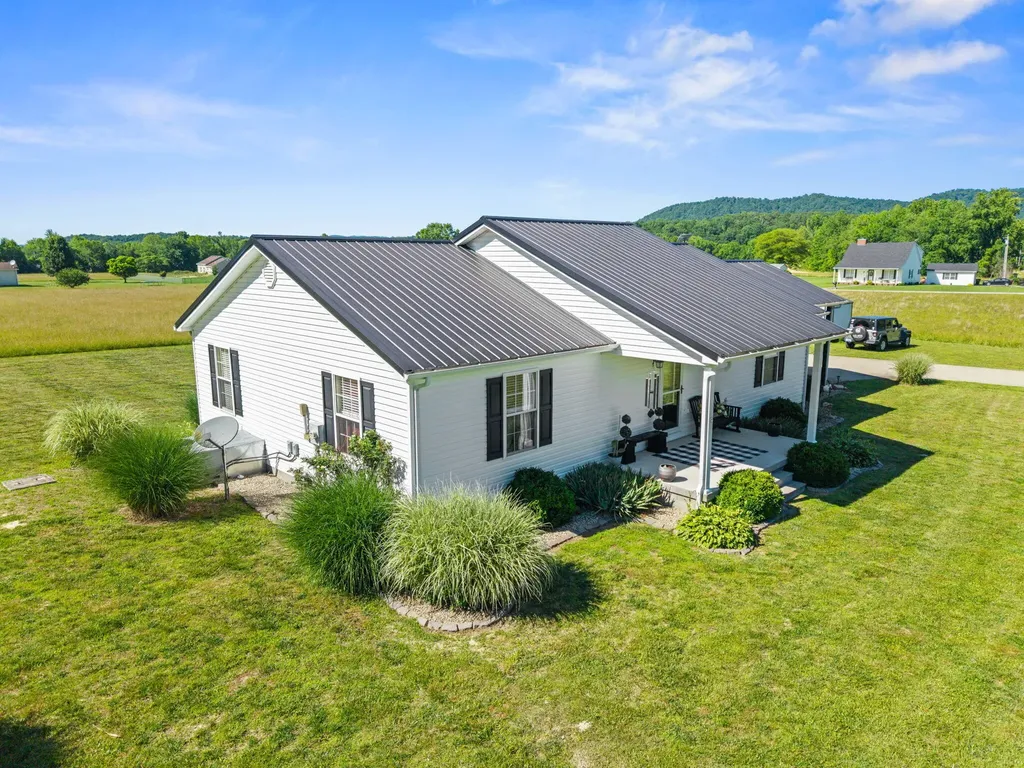 15 Rose Lane Clay City KY 40312