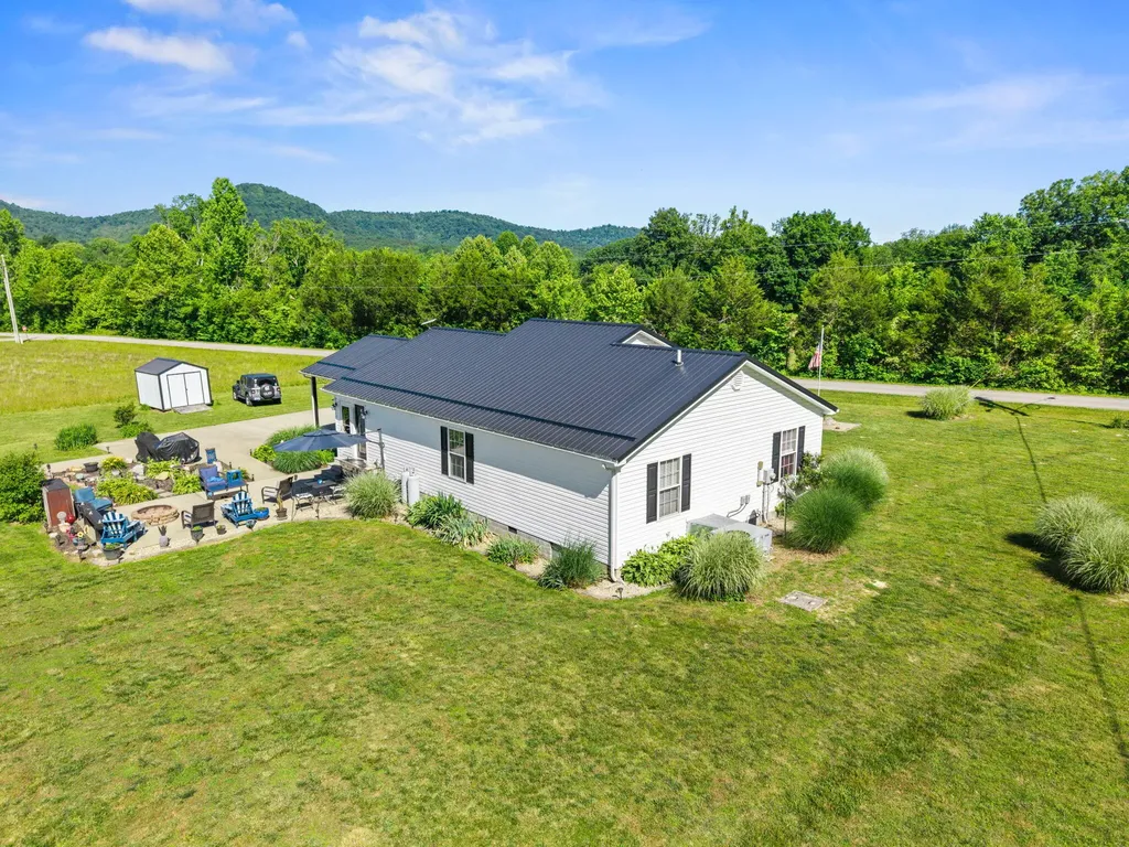 15 Rose Lane Clay City KY 40312