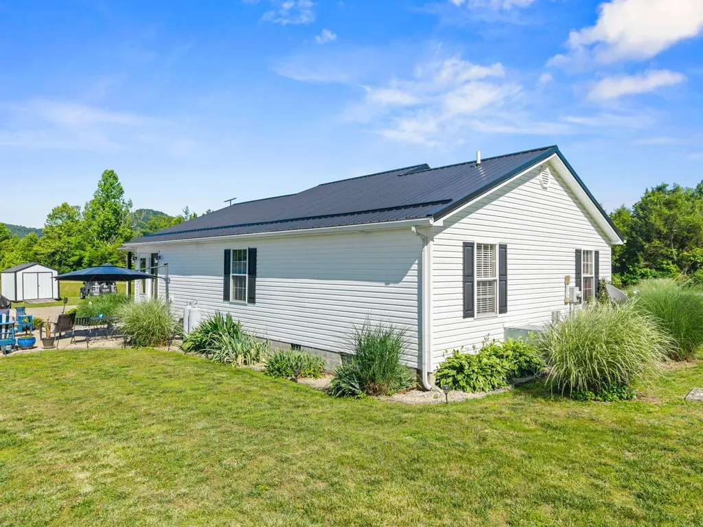 15 Rose Lane Clay City KY 40312