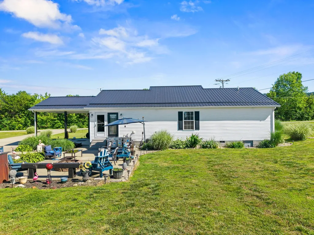15 Rose Lane Clay City KY 40312