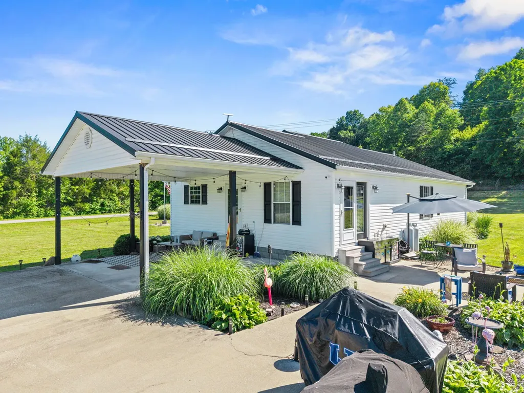 15 Rose Lane Clay City KY 40312