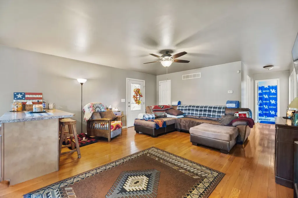 15 Rose Lane Clay City KY 40312