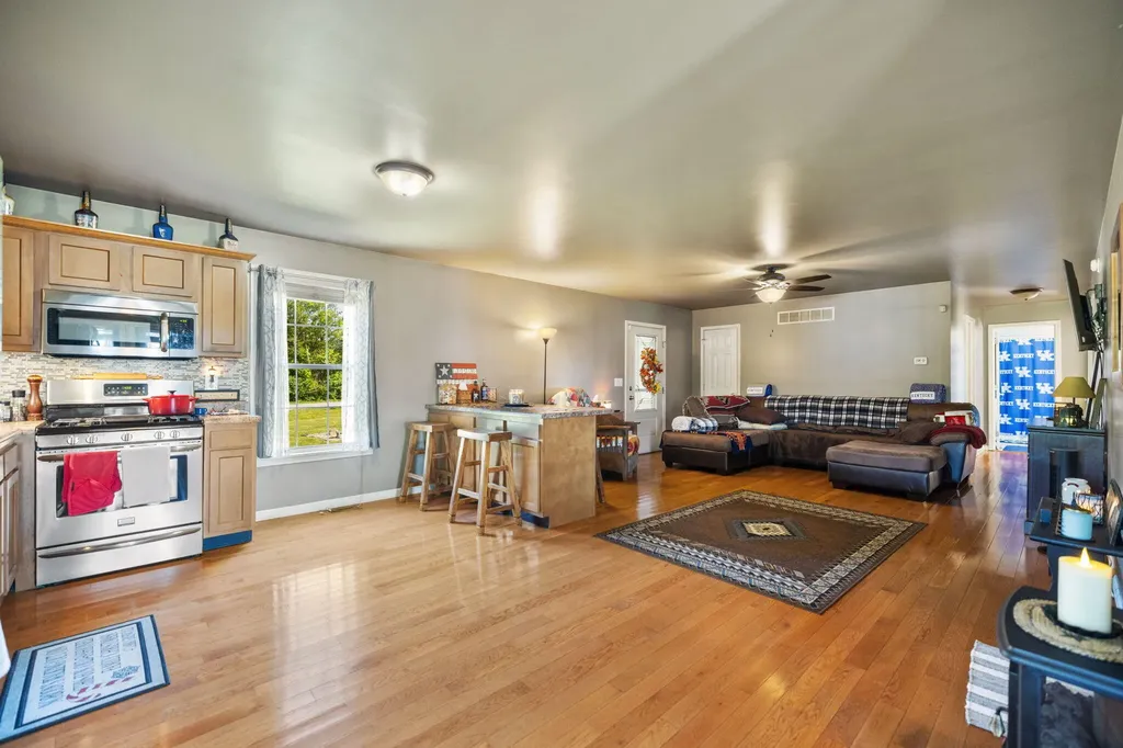 15 Rose Lane Clay City KY 40312