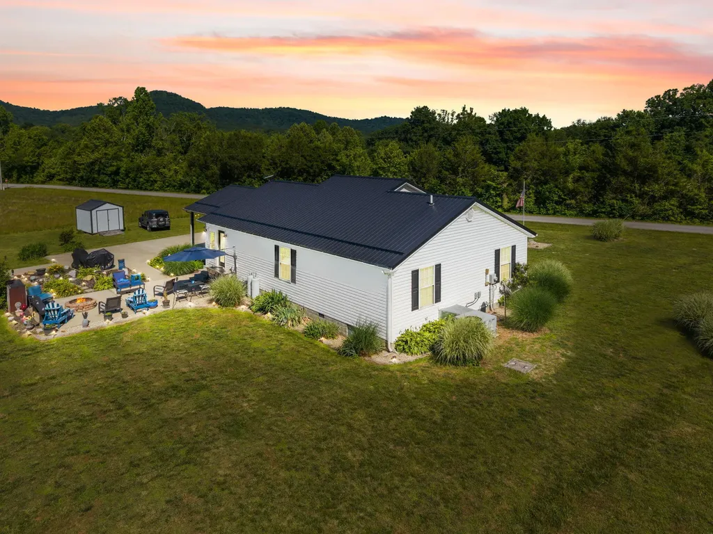 15 Rose Lane Clay City KY 40312