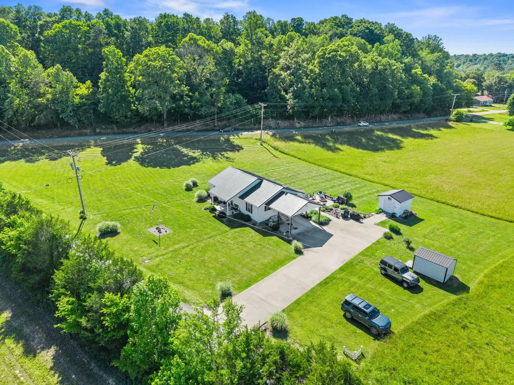 15 Rose Lane Clay City KY 40312