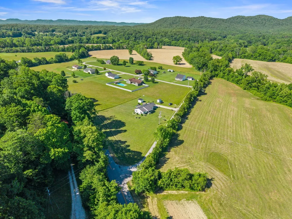 15 Rose Lane Clay City KY 40312