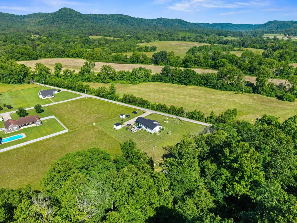 15 Rose Lane Clay City KY 40312