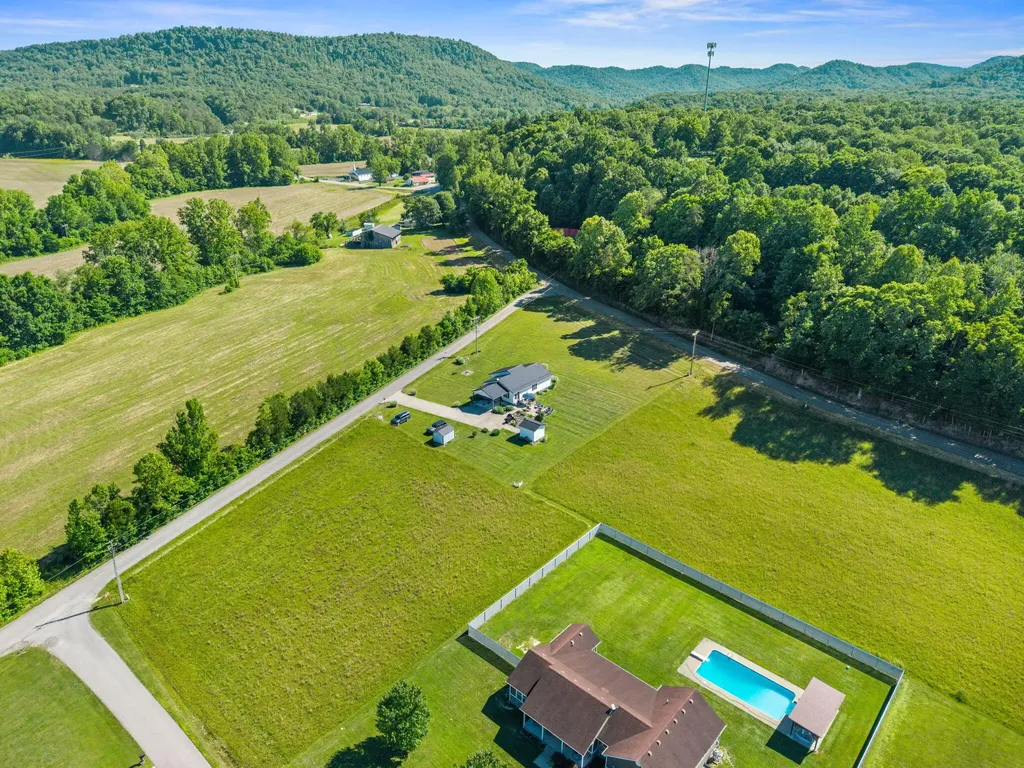 15 Rose Lane Clay City KY 40312