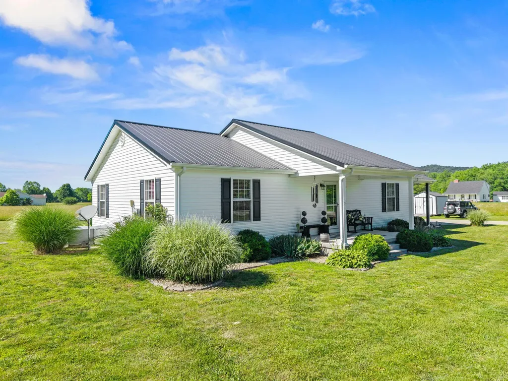 15 Rose Lane Clay City KY 40312
