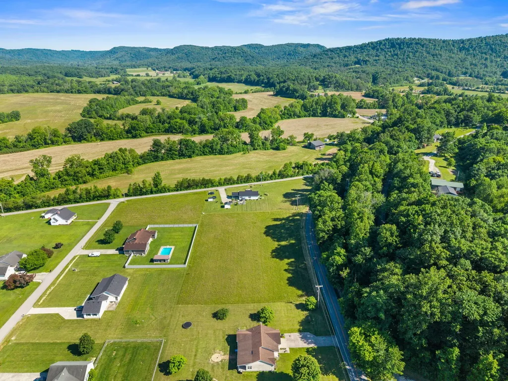 15 Rose Lane Clay City KY 40312